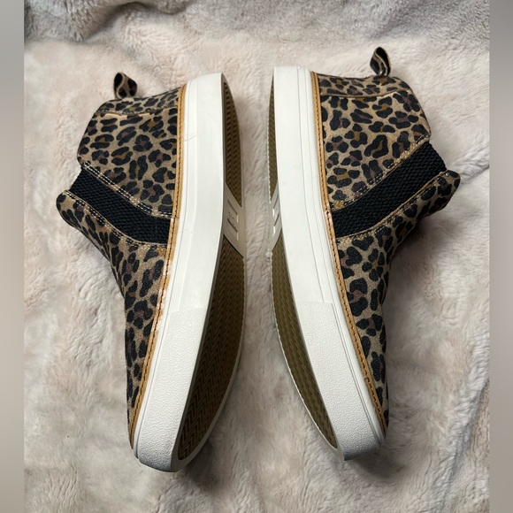 Toms Bryce Tan Classic Leopard Print Slip On Sneakers Women's Size 8.5 - Picture 4 of 8